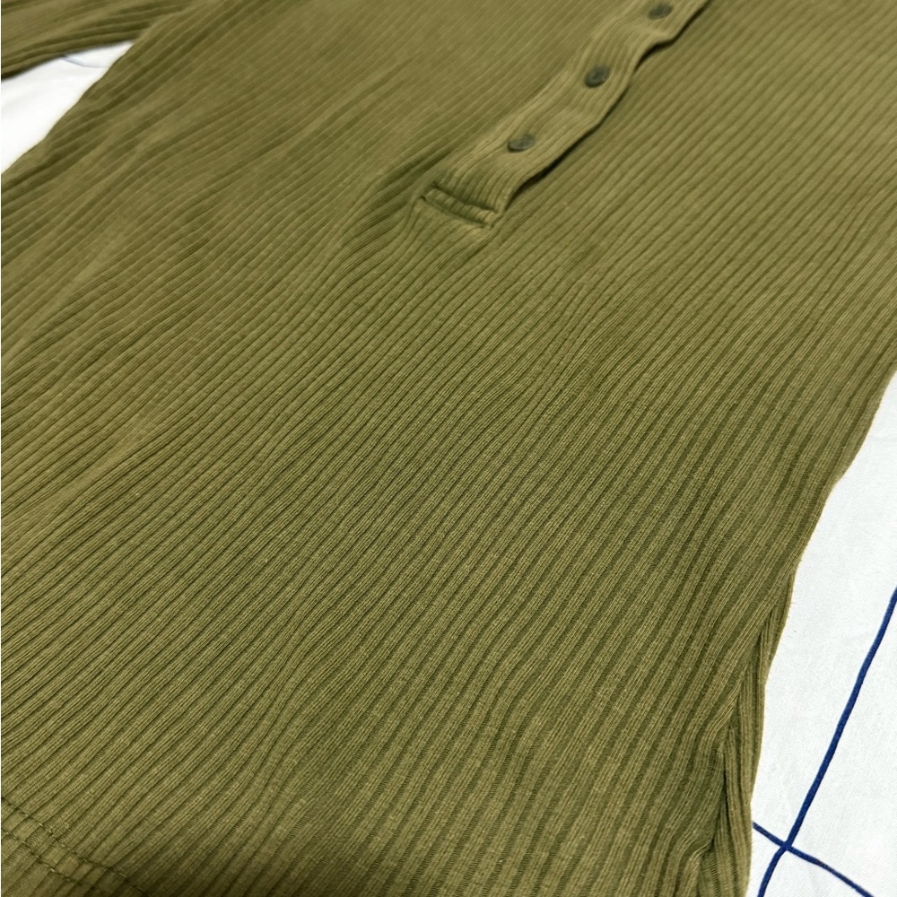 Green Ribbed Long Sleeve Tee - Picture 3 of 5